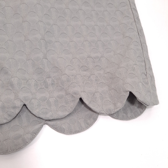 Crown & Ivy Shelby Women's Shorts Scalloped Hem Gray Textured Stretch - Sz 16W - Picture 2 of 9